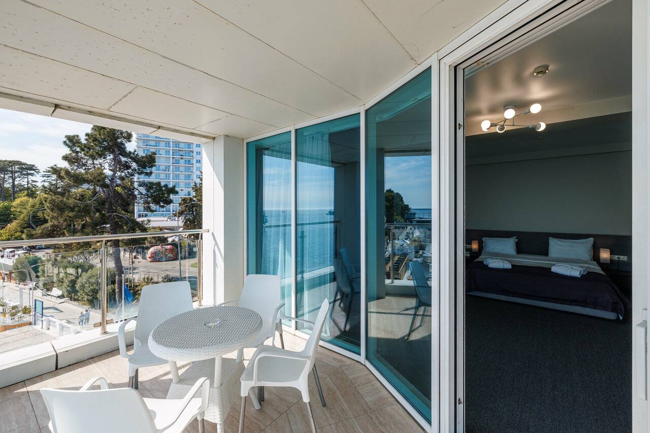 Фотографии номера Улучшенные апартаменты в Гостинице Санремо Сочи