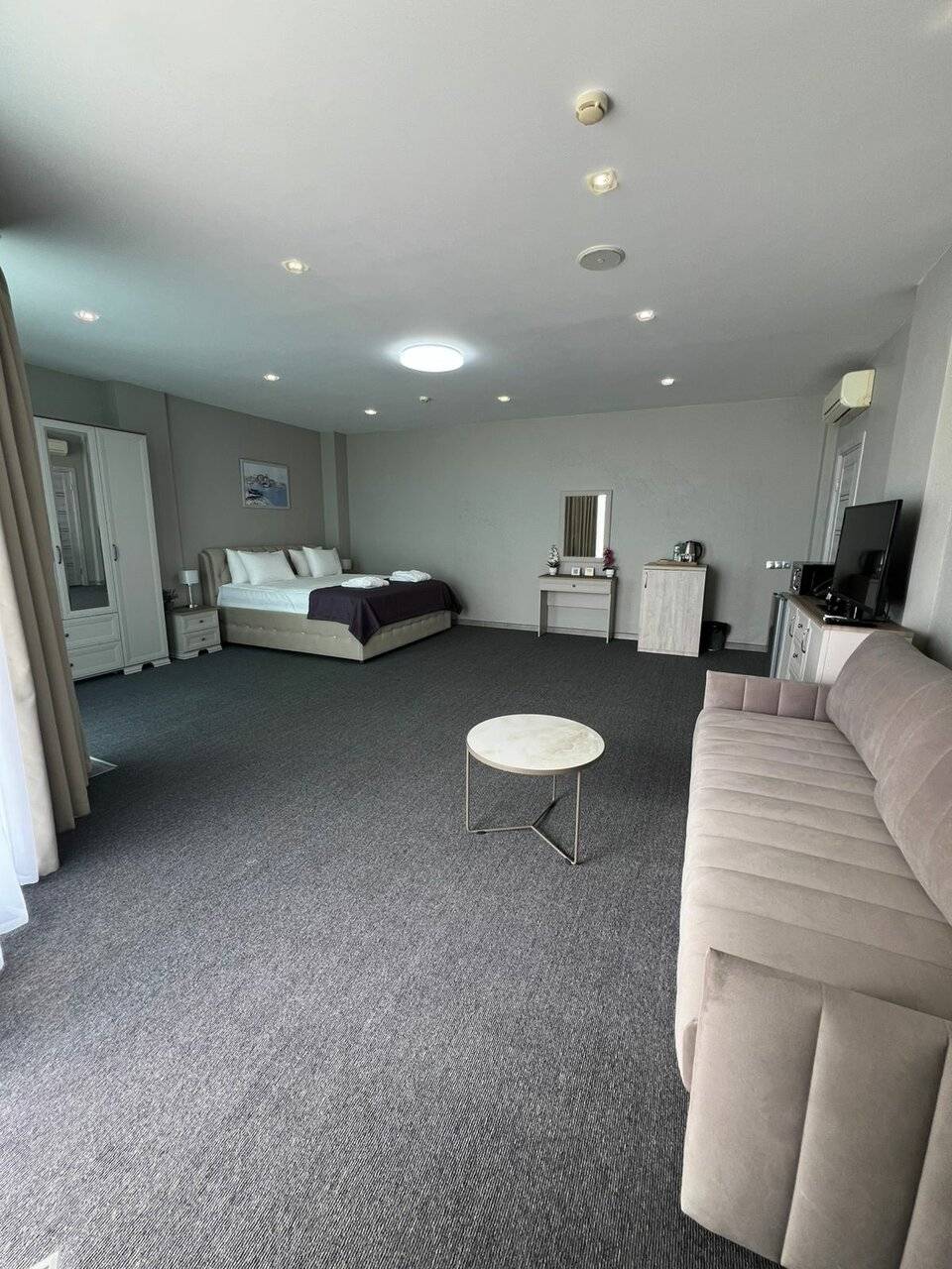 Фотографии номера Улучшенный номер-студия в Гостинице Санремо Сочи