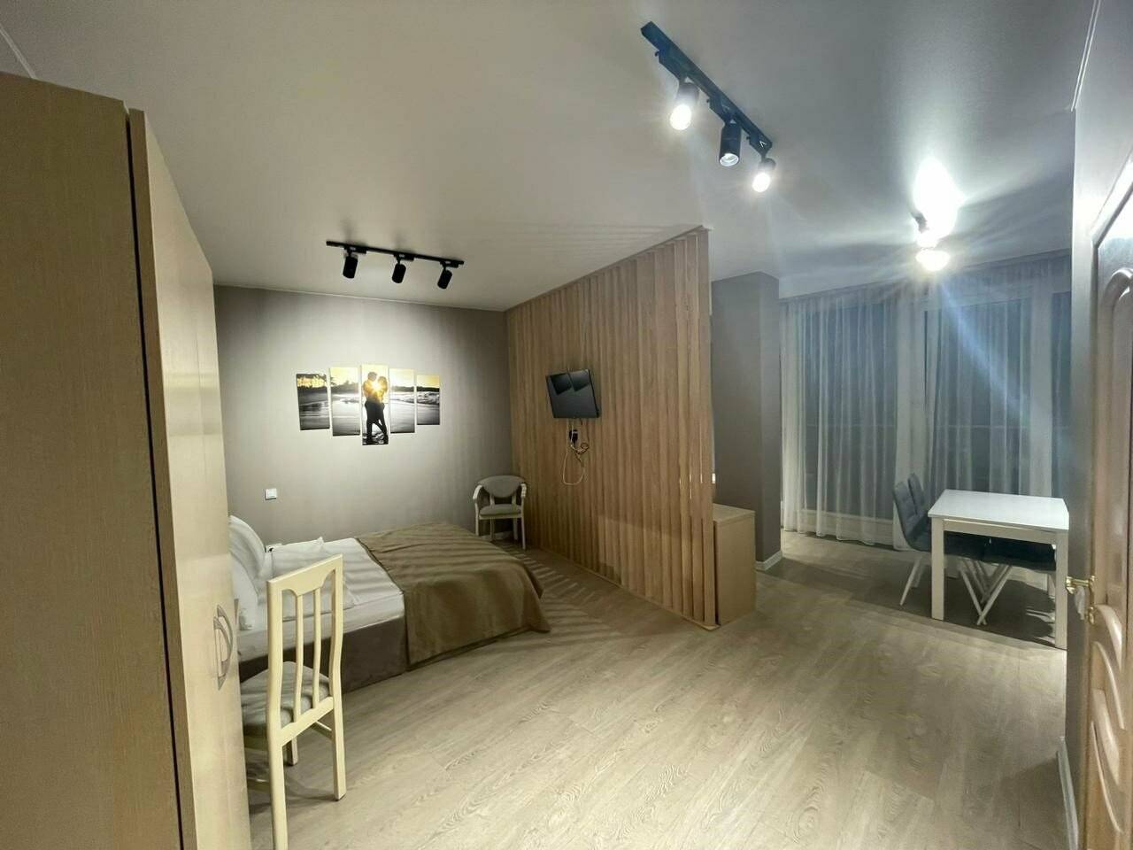 Фотографии номера Улучшенный двухместный номер с 1 кроватью в Гостинице Санремо Сочи