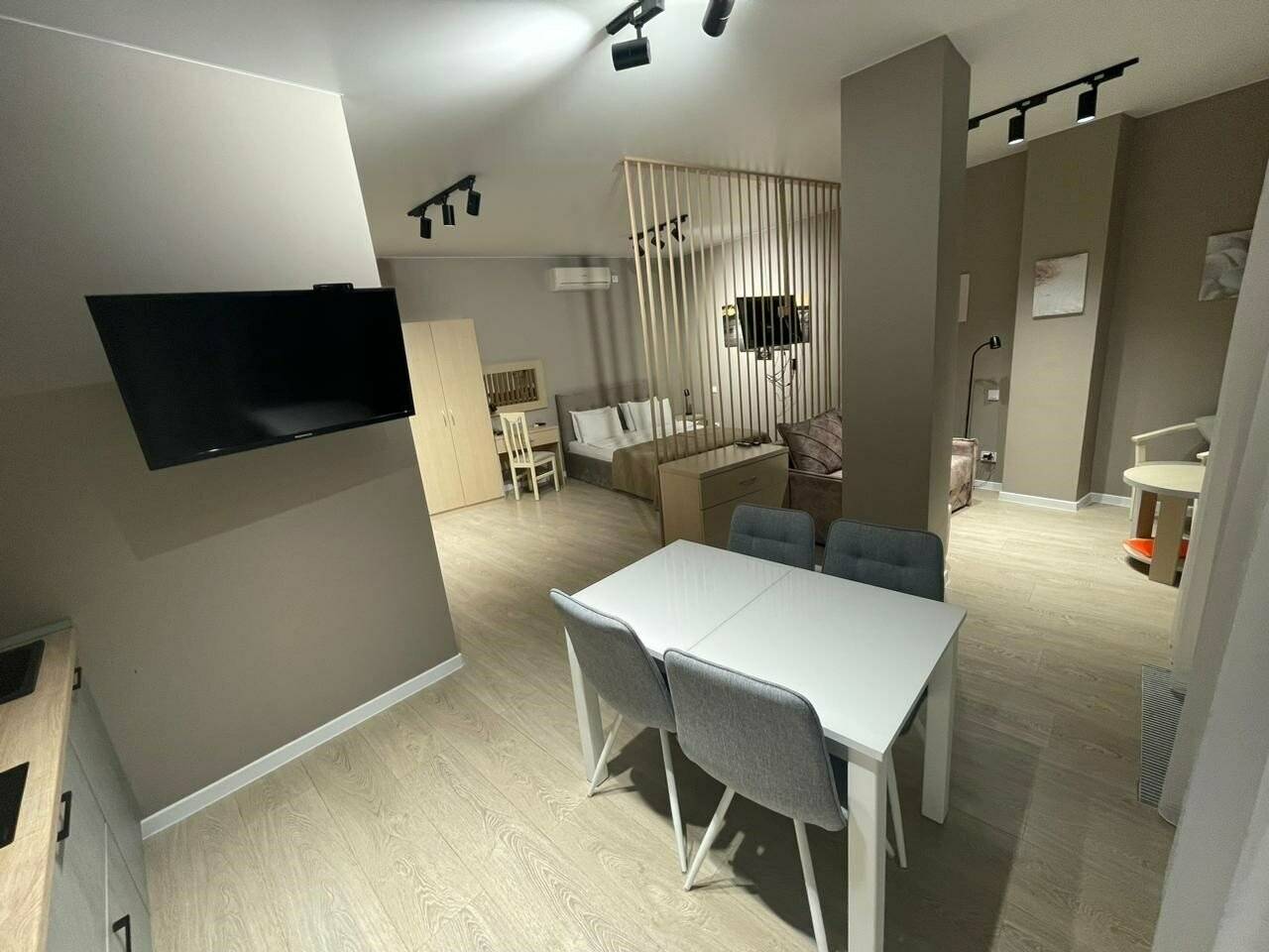 Фотографии номера Улучшенный двухместный номер с 1 кроватью в Гостинице Санремо Сочи