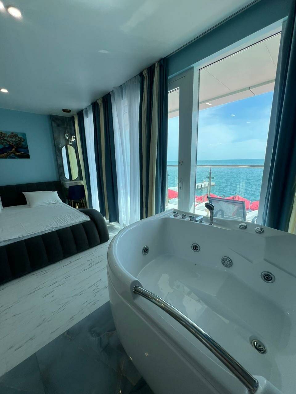 Фотографии номера Номер с джакузи и сауной в Гостинице Санремо Сочи