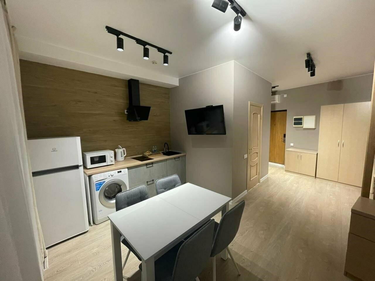 Фотографии номера Улучшенный двухместный номер с 1 кроватью в Гостинице Санремо Сочи