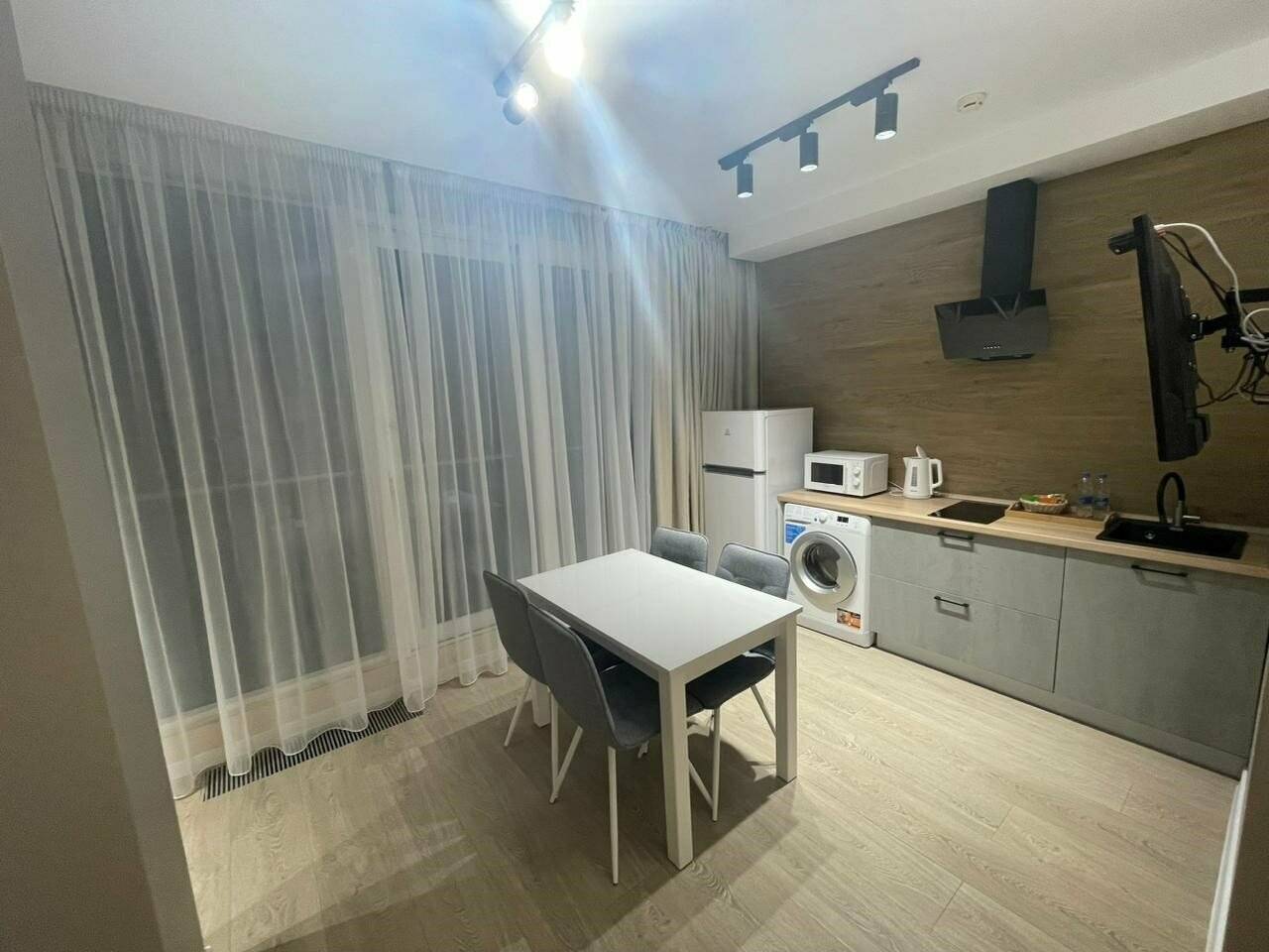 Фотографии номера Улучшенный двухместный номер с 1 кроватью в Гостинице Санремо Сочи